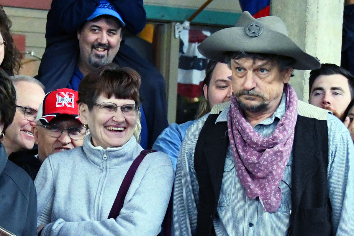 044 Galen Naber, Doug Heiden and Doris Rogers with cowboy..JPG